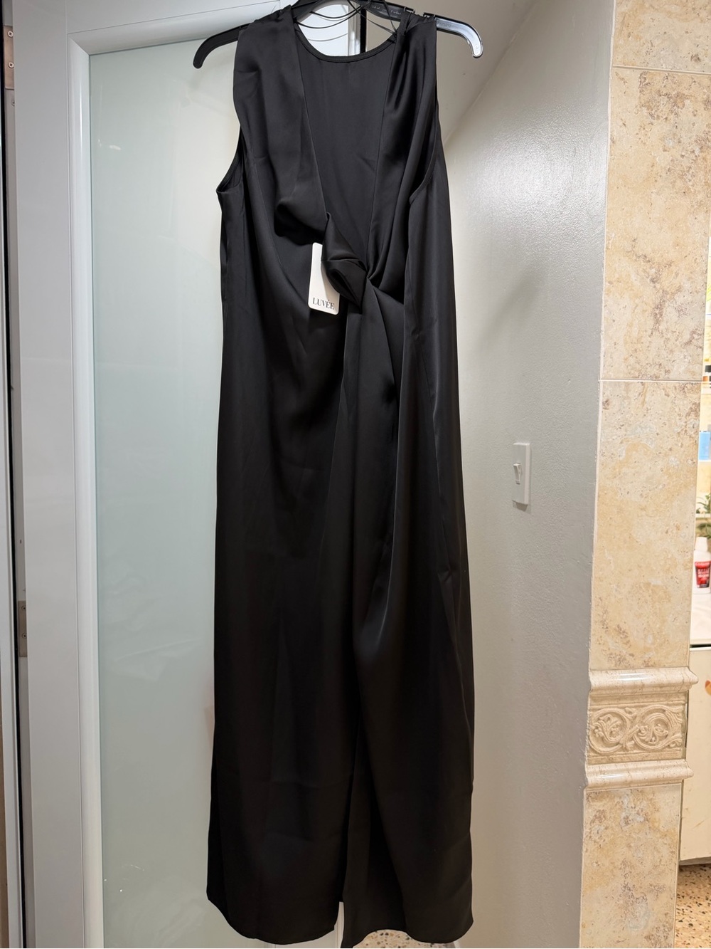 Sleek Sleeveless Black Midi Dress - Picture 3 of 3